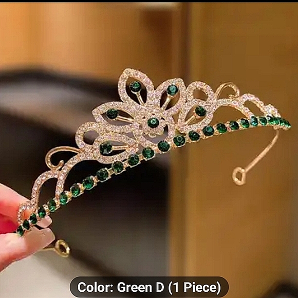 NEW SPARKLING GIRLS TIARA CROWN SHAPED HEADBAND WITH RHINESTONES 1PC - Picture 1 of 3